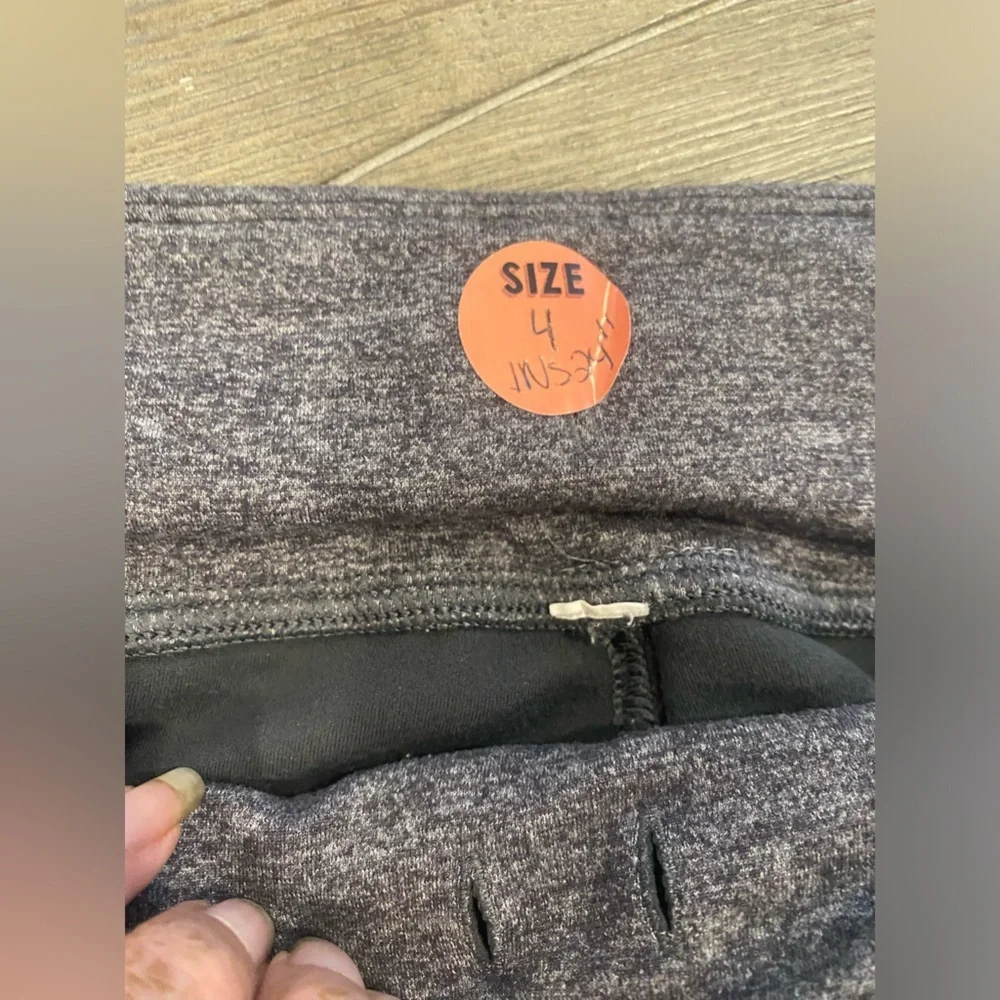 Lululemon On The Fly Pant Flattering Fit Lightweight Breathable Fabric Gray W 4 - Picture 5 of 6